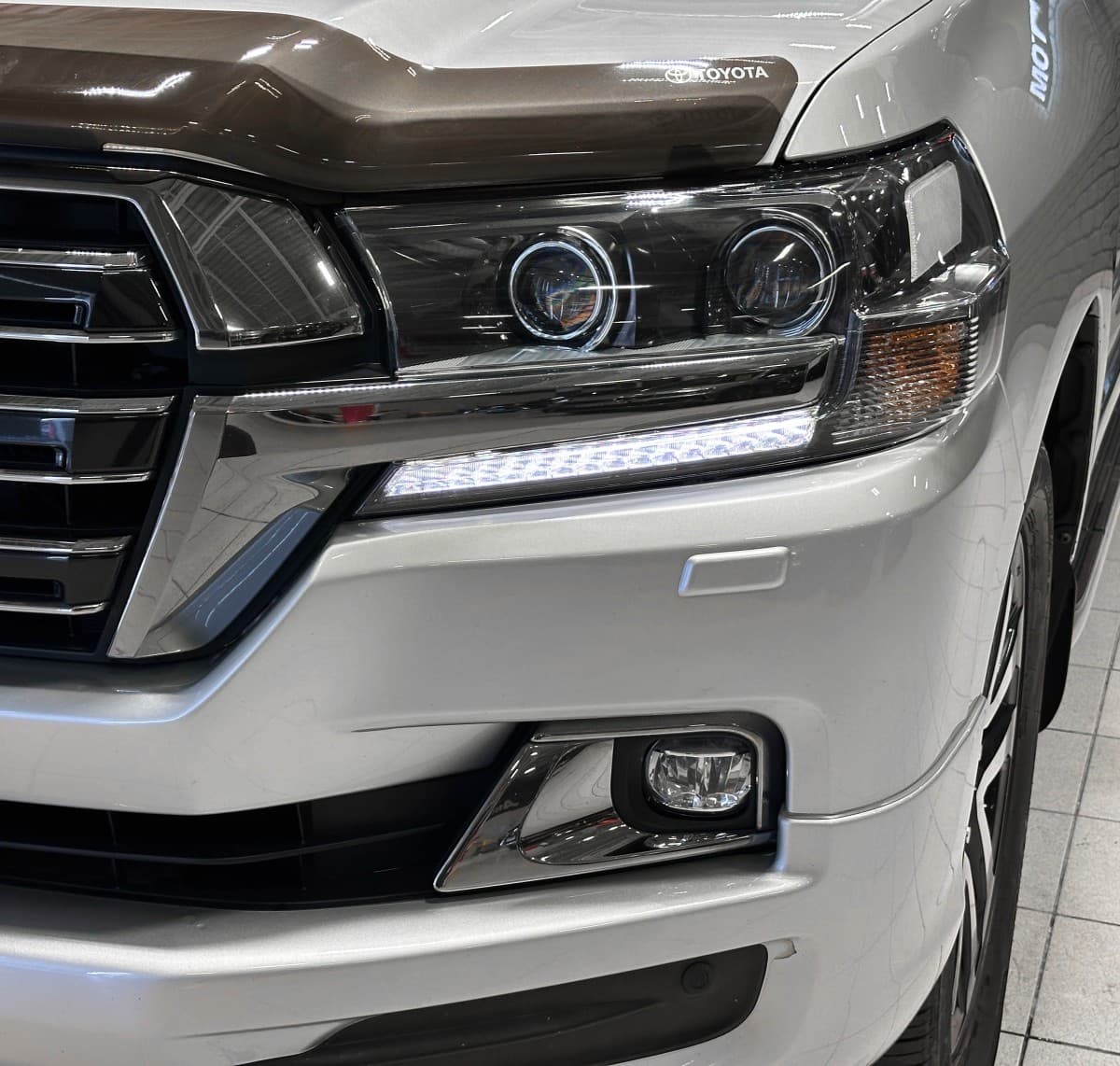 Toyota Land Cruiser 200 - 4
